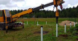 Закручивание винтовых свай в Красноуфимск. Аренда машины для закручивания свай цена от 2893 руб